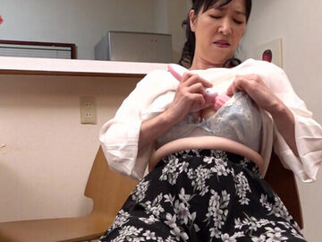 近親相姦 五十路のお母さんに膣中出し 成…